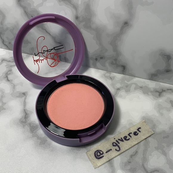 Cheeky Bugger Kelly Osbourne MAC Powder Blush - Picture 4 of 16